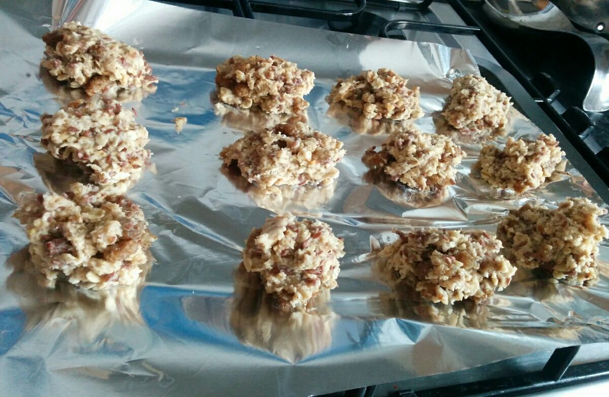 Mulberry and flaxseed energy balls