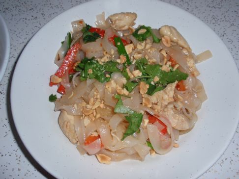 Pad Thai with Chicken and Red Bell Pepper