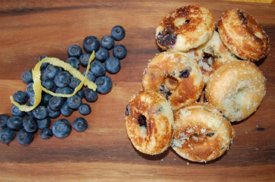 Clean blueberry whole wheat bagels