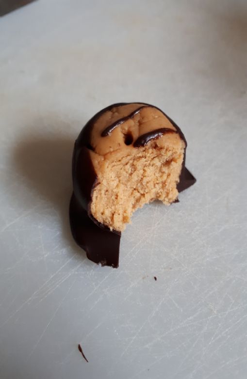 Chocolate Peanut Butter Balls (gluten free and vegan)
