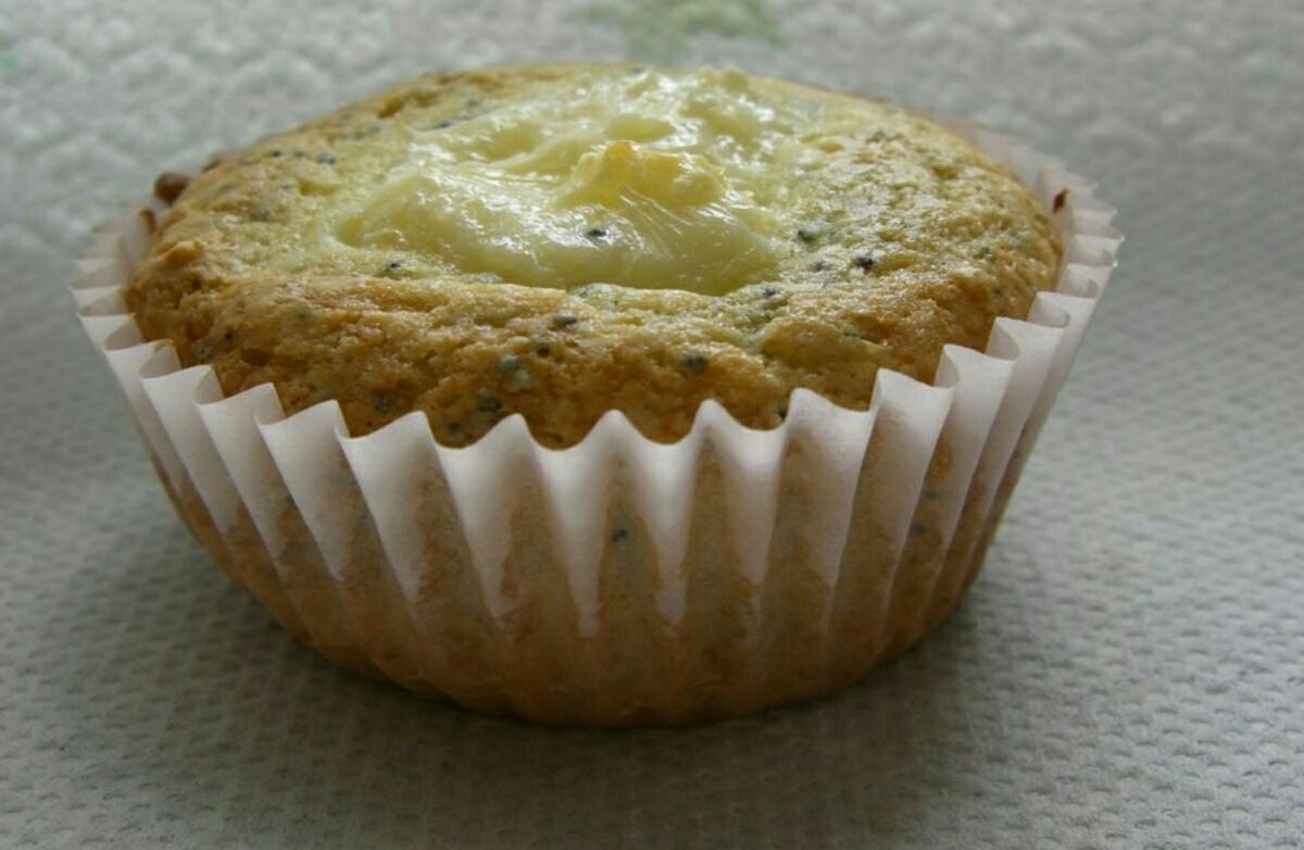 Keto Lemon Poppyseed Cheesecake