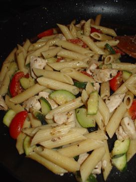 Penne Pasta with Chicken, Grape tomatoes and Zuchinni