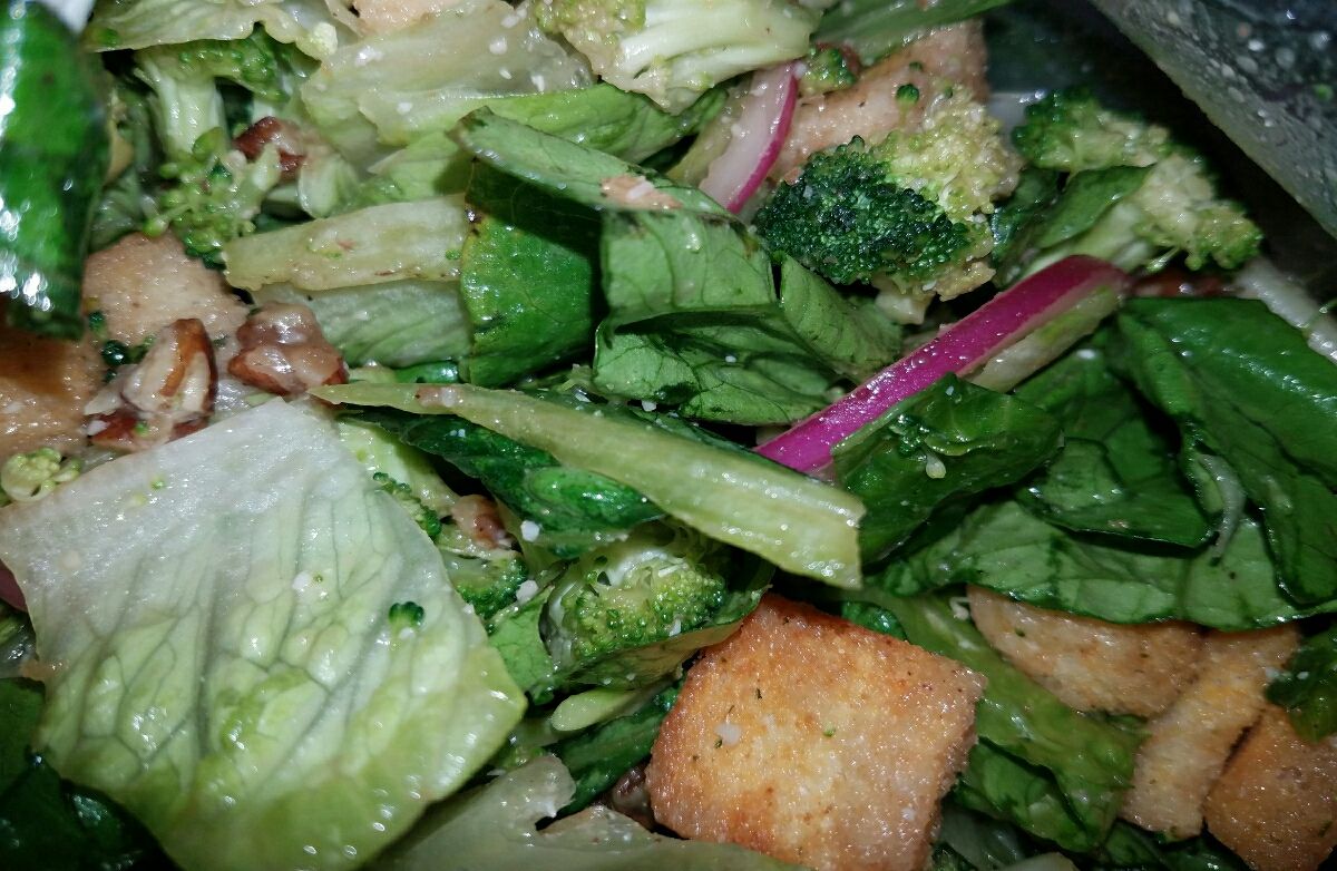 Broccoli romaine salad w/candied pecans