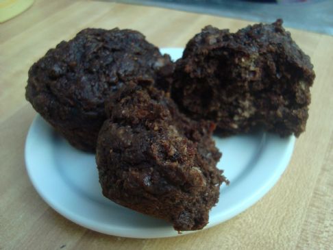 Brownies (healthy) with carrots and plums