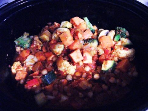 Slow Cooker Veggie And Chickpea curry