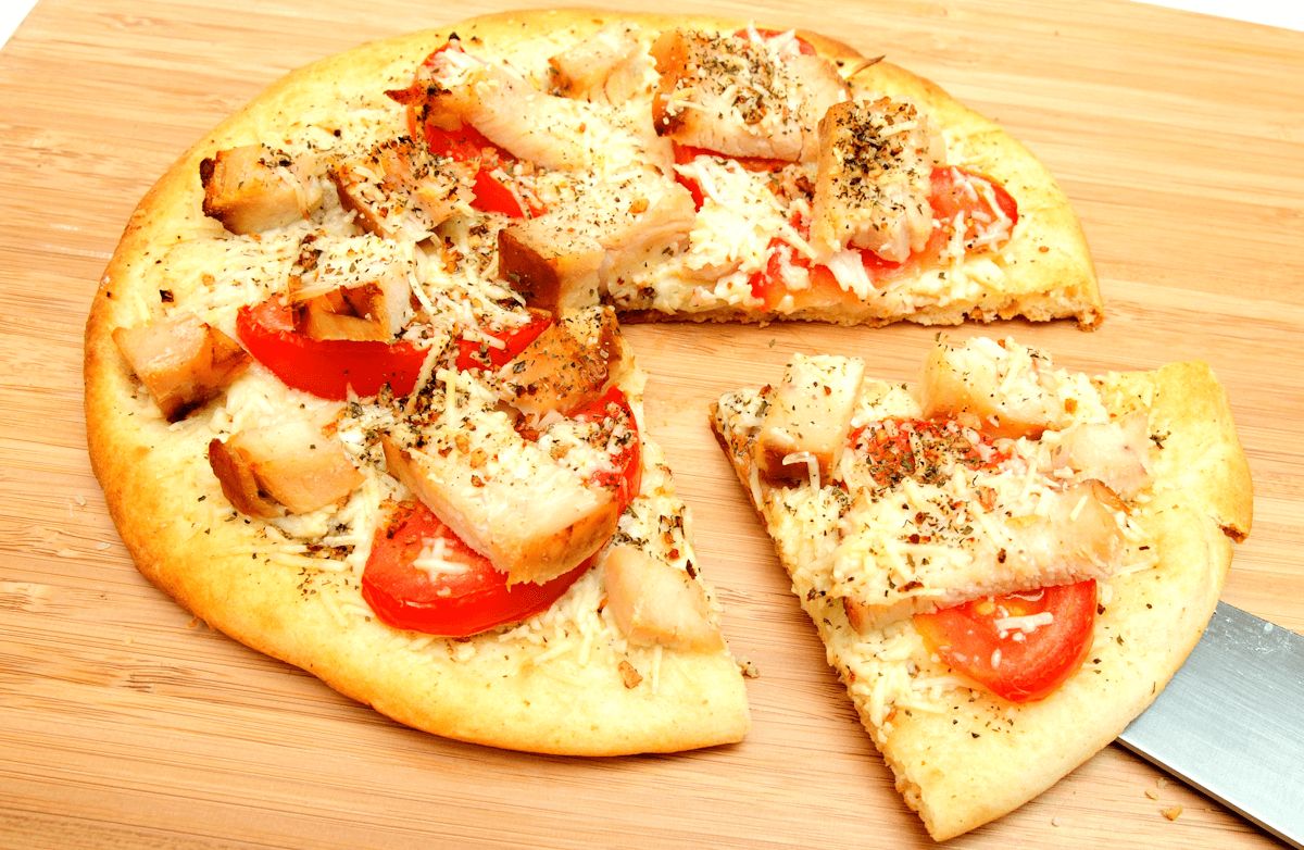 A Slimmer Slice: Fresh Tomato and Chicken Pizza