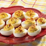 Huevos rellenos al merquen (deviled eggs)