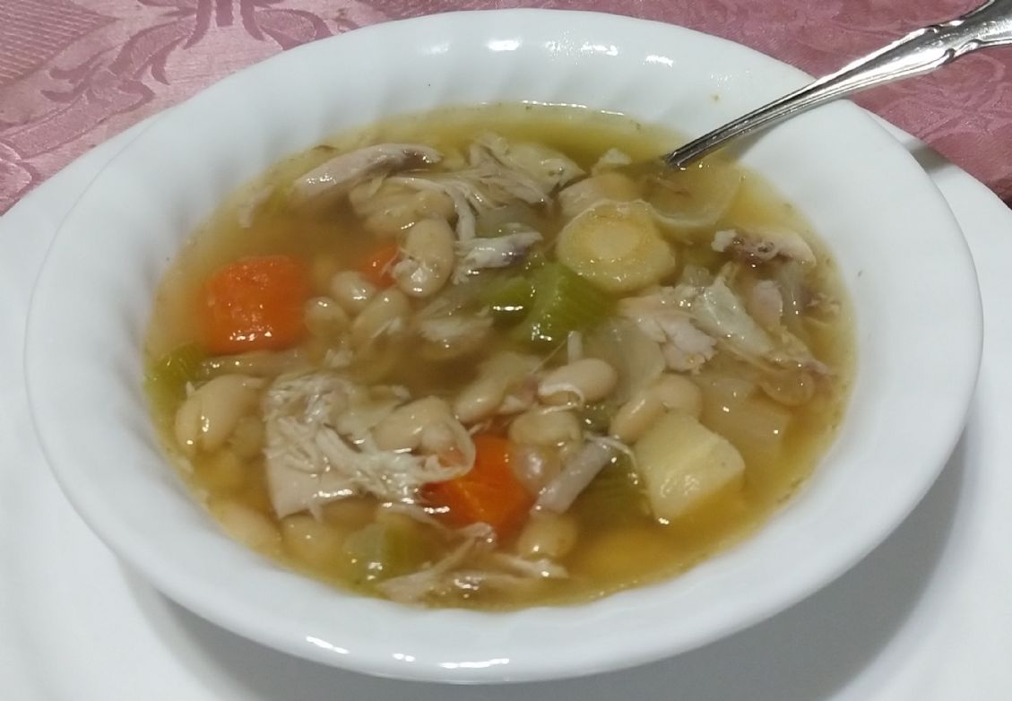 Slow Cooker Hearty Chicken Vegetable Soup