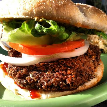 Easy 5-Ingredient Quinoa Black Bean Veggie Burgers