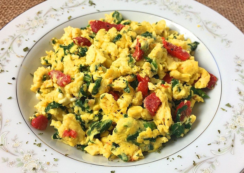 Breakfast Turkey Sausage-Egg-Spinach-Feta Scramble