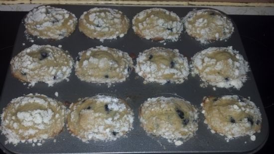 dunkin hines blueberry streusel muffins (made with greek yogurt instead of oil)