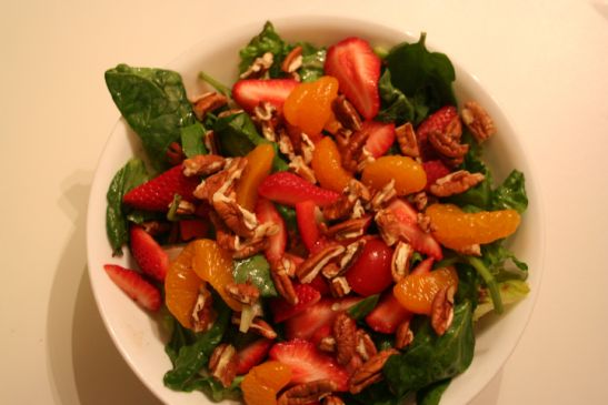 Salad, Romaine and Spinach w/ Strawberries and Mandrines