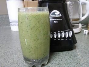 3 FREGGIES AND A LITTLE FLAX GREEN SMOOTHIE