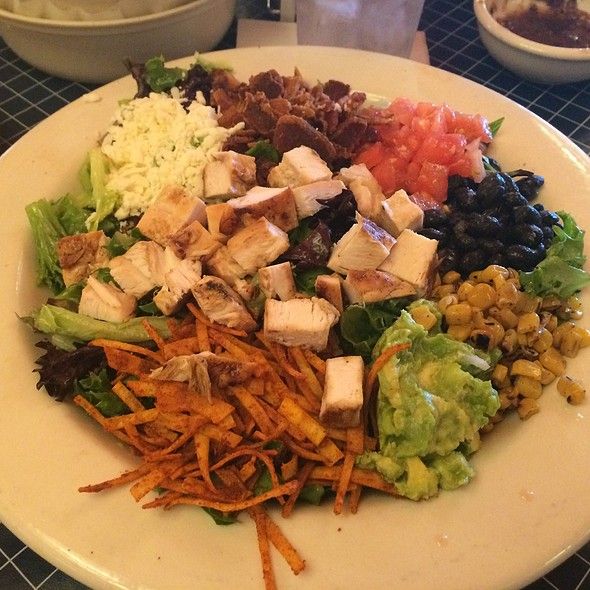 Uncle Julios Fajita Chicken Cobb salad [approx]