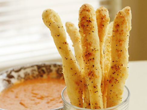 Easy Peasy Bread Sticks (Callimakesdo)