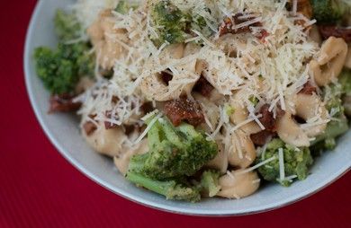 Cheese Tortellini with Broccoli and Sun-Dried Tomatoes