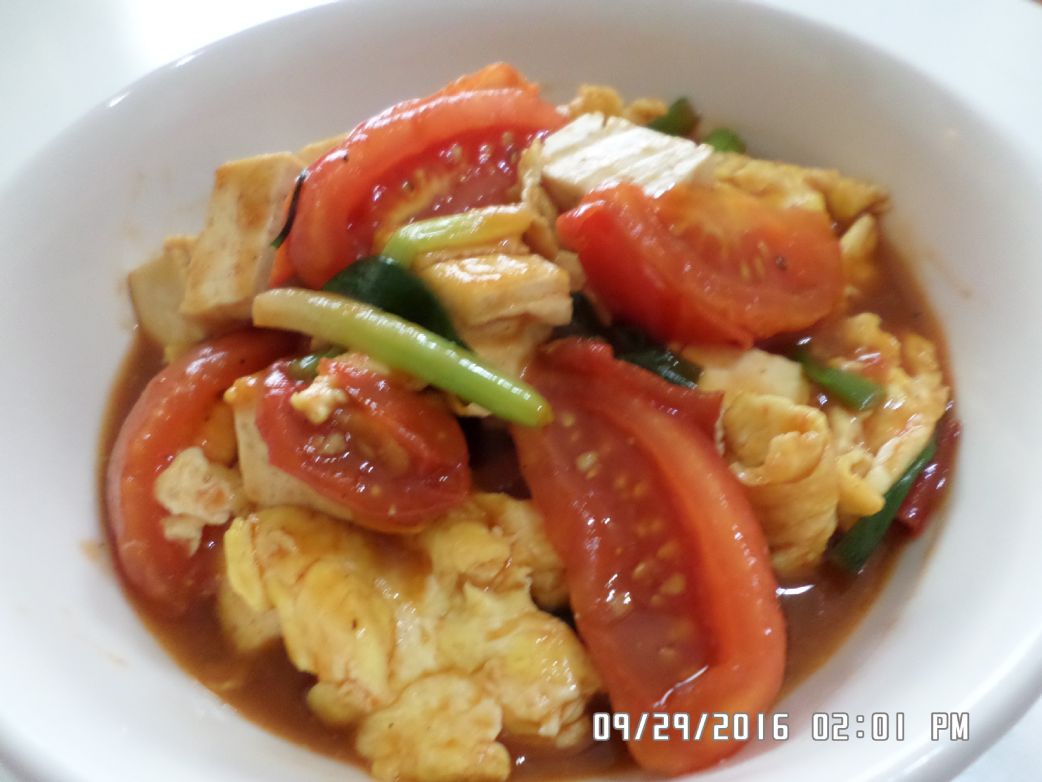 Tomato and Tofu Eggs