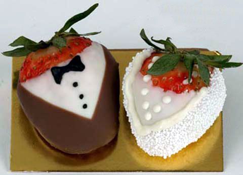 Dark and White Chocolate Strawberries In Tuxedos