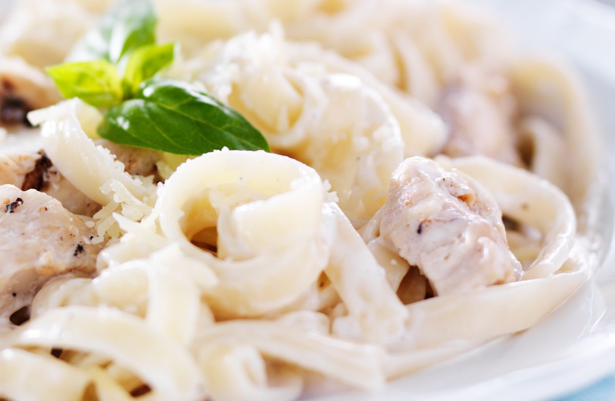 Fettuccine Alfredo with Chicken (1 c)