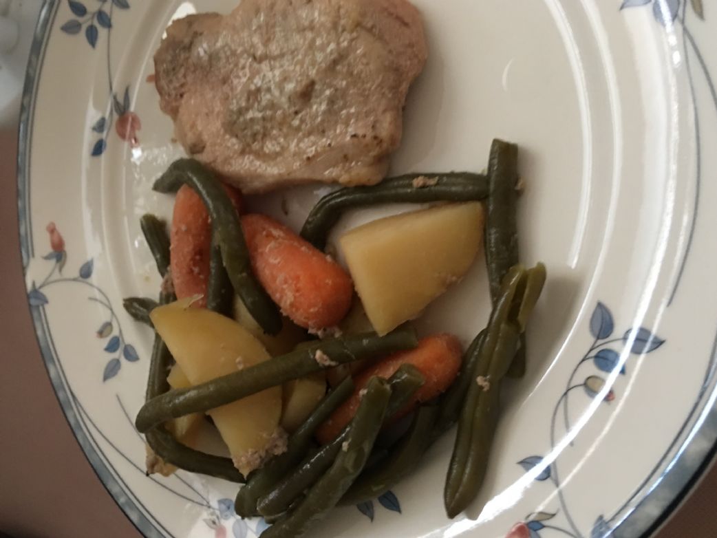 Crock Pot Roast Pork Chops, Potatoes, Carrots, and Green Beans