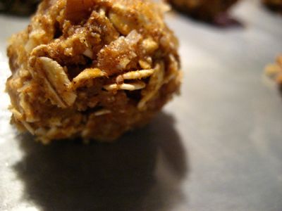 Healthy Pumpkin Spice Oatmeal snack balls
