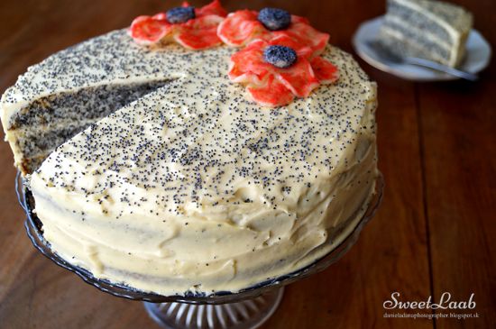 Poppy seed cake with vanilla custard
