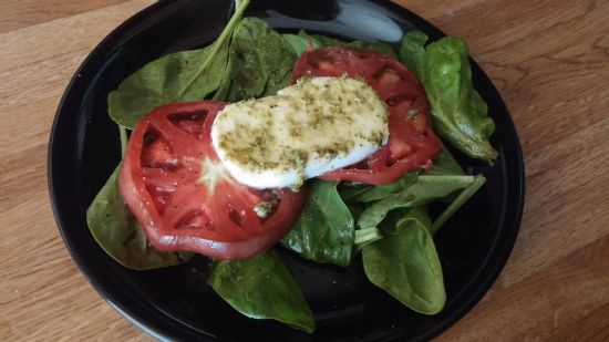 Tomato Mozzerella and Spinach Salad