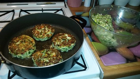 Chicken, Broccoli and Mushroom Burgers (3.4 net carbs each)