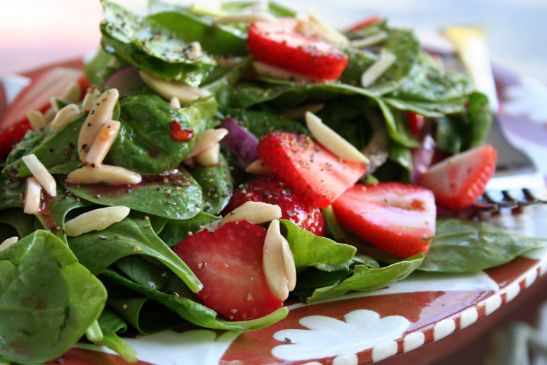 spinach, strawberry, and chicken salad