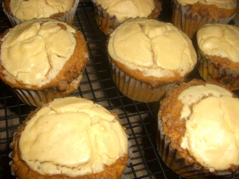 Spicy Pumpkin Muffins with cream cheese filling and streusel topping