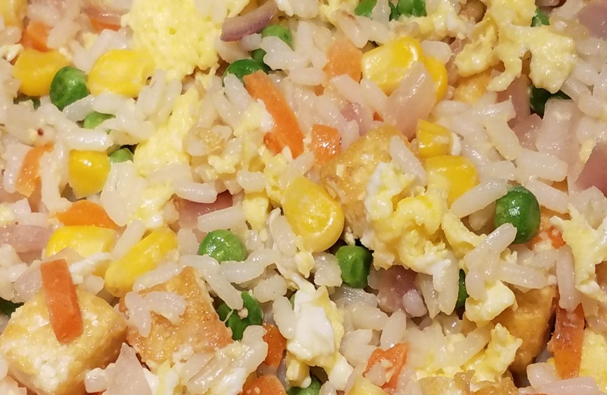 Tofu Fried Rice with White Rice with Vegetables Steam in Bag