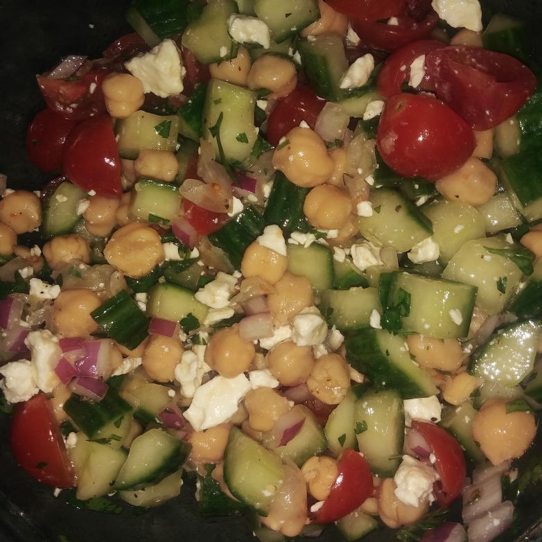 Chickpea summer salad with cucumber, tomato and feta
