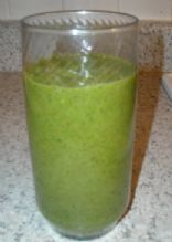 Green Smoothie: Spinach, Banana, and Strawberry