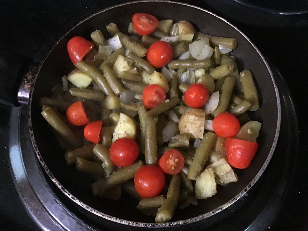 Green Beans with Tomatoes and Potatoes