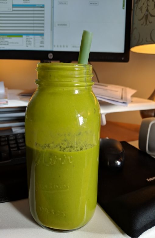 Green smoothie with collagen