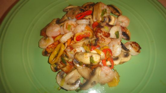 Colorful Pepper Shrimp With Mushrooms and Scallions