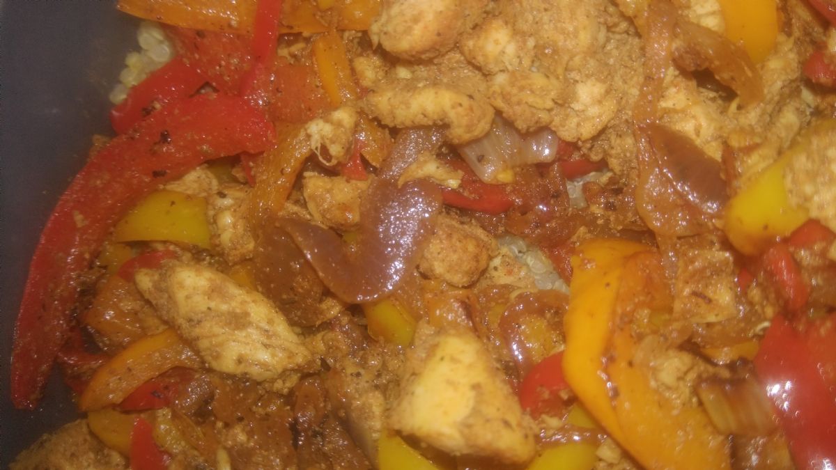 Chicken Fajita Quinoa Bowl
