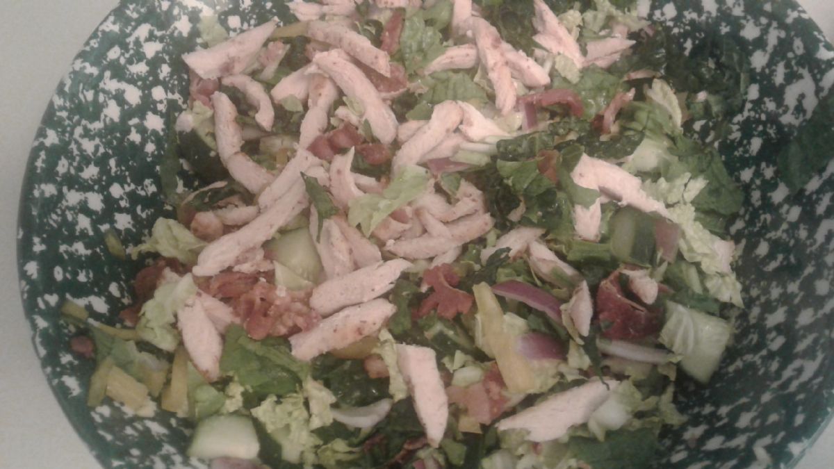 Delicious Kale Salad with Chicken and Bacon