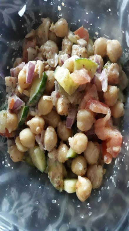 greek-ish chickpea salad