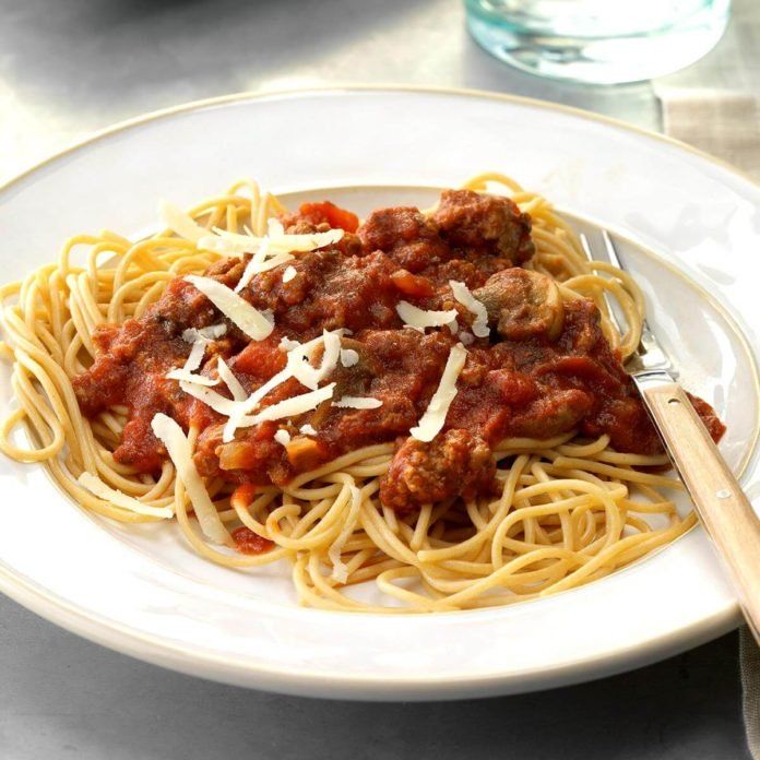 Basic spaghetti with ground chicken