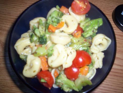 Cheese Tortellini with broccoli and carrots