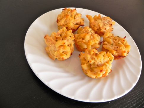 Buffalo Chicken Macaroni and Cheese Muffins