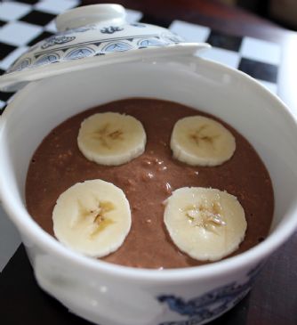 Chocolate Peanut Butter Overnight Oats Topped with Bananas