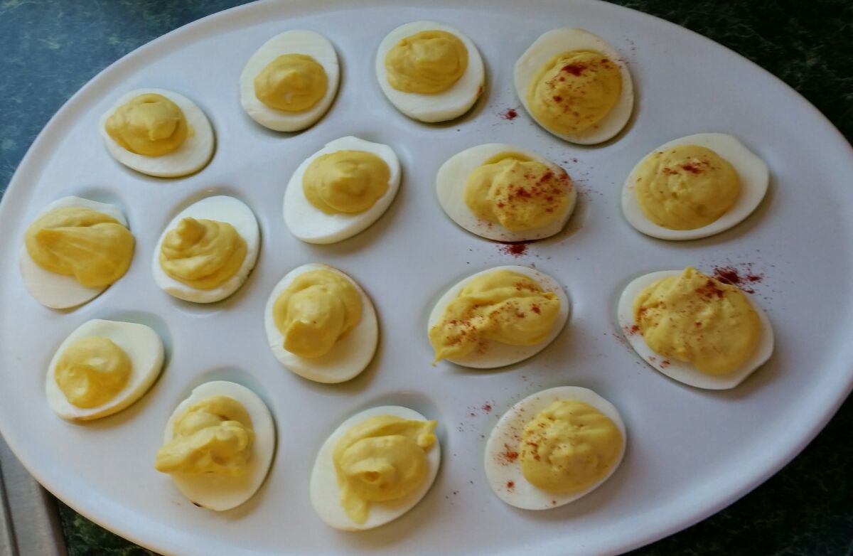 Deviled eggs using vinegar