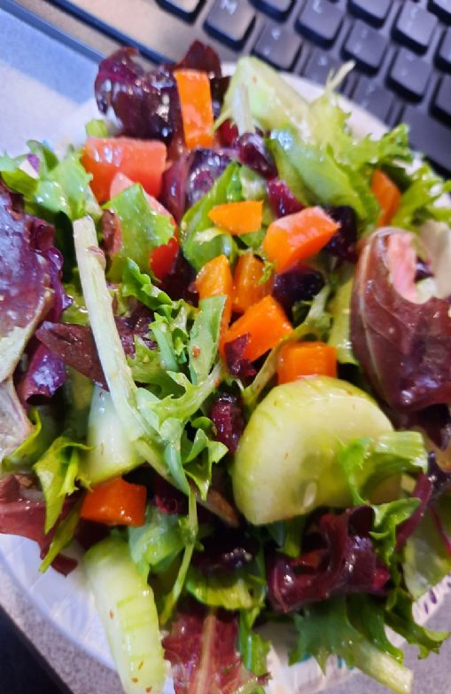 Alona's simple mixed green salad - 1 serving