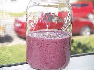 Raw Macadamia and Berry Smoothie