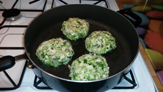 Chicken, Broccoli and Mushroom Burgers (3.4 net carbs each)