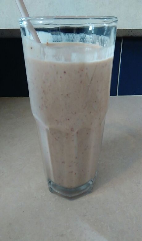 Strawberry peanut butter smoothie