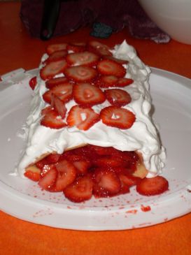 Strawberry-Cream Log