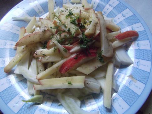 Simple Apple Fennel salad with healthy dressing